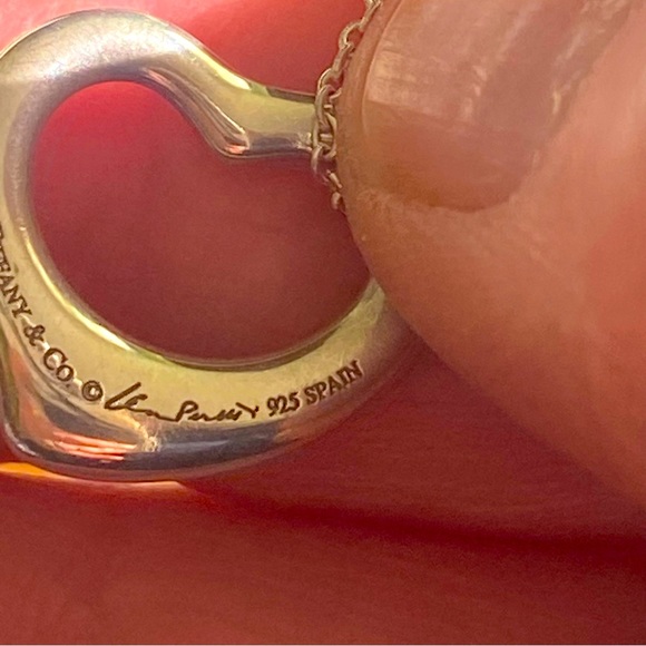Tiffany and Co Elsa Peretti floating heart silver necklace - Picture 3 of 10